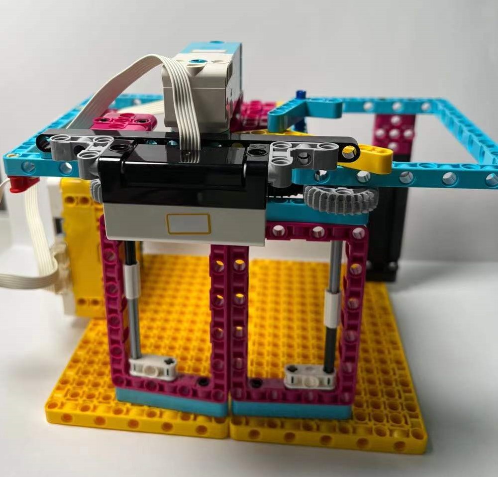 LEGO Spike Prime – Design an automatic&nbsp;door